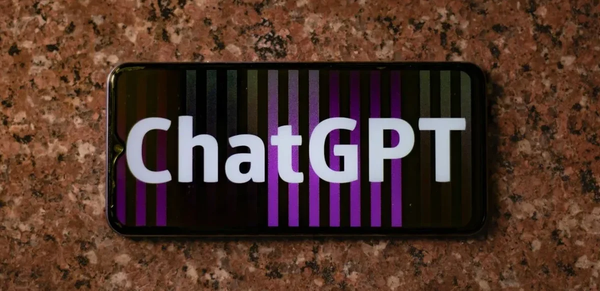 La herramienta utiliza el modelo GPT-5.2 para asistir a investigadores en la escritura, revisión y comprensión de papers académicos.