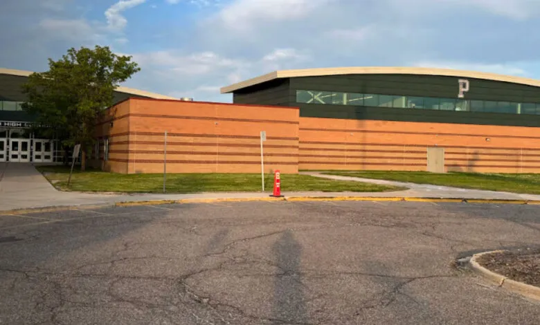 Caso de éxito: Avigilon Unity protege el entorno de Plymouth-Canton Community Schools Caso de éxito: Avigilon Unity protege el entorno de Plymouth-Canton Community Schools