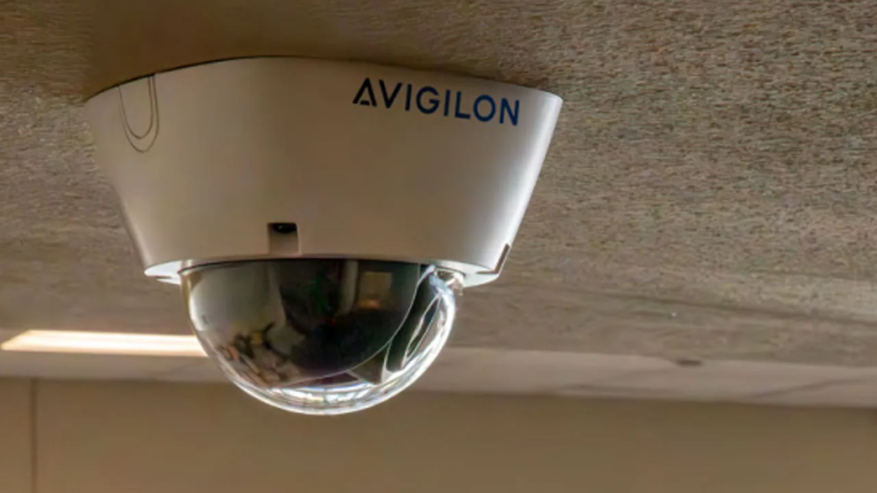 Caso de éxito: El distrito de Rogers Public Schools se enfrenta a la seguridad con Avigilon Unity