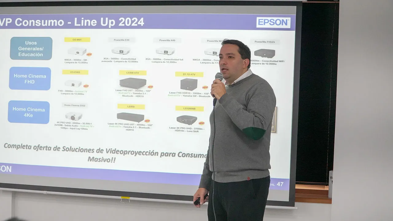 Epson reunió a su canal de distribución para presentar su nueva línea de productos Epson reunió a su canal de distribución para presentar su nueva línea de productos