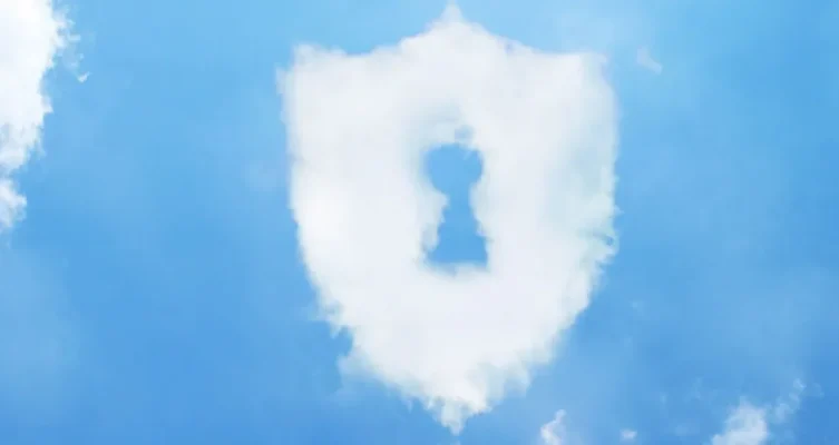 V-OS App Shield permite proteger aplicaciones móviles sin modificar su funcionalidad, ideal para entornos empresariales ágiles.