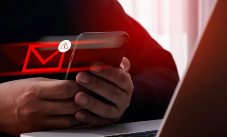 Hackers secuestran tus SMS para cometer fraudes: ¿Cómo evitar que roben tu identidad? Hackers secuestran tus SMS para cometer fraudes: ¿Cómo evitar que roben tu identidad?