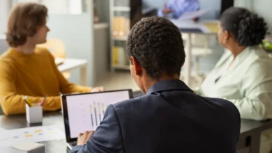 Las plataformas colaborativas permiten a los equipos trabajar de forma sincronizada, compartir información en tiempo real y aumentar la productividad, incluso en entornos de trabajo remoto o distribuidos.