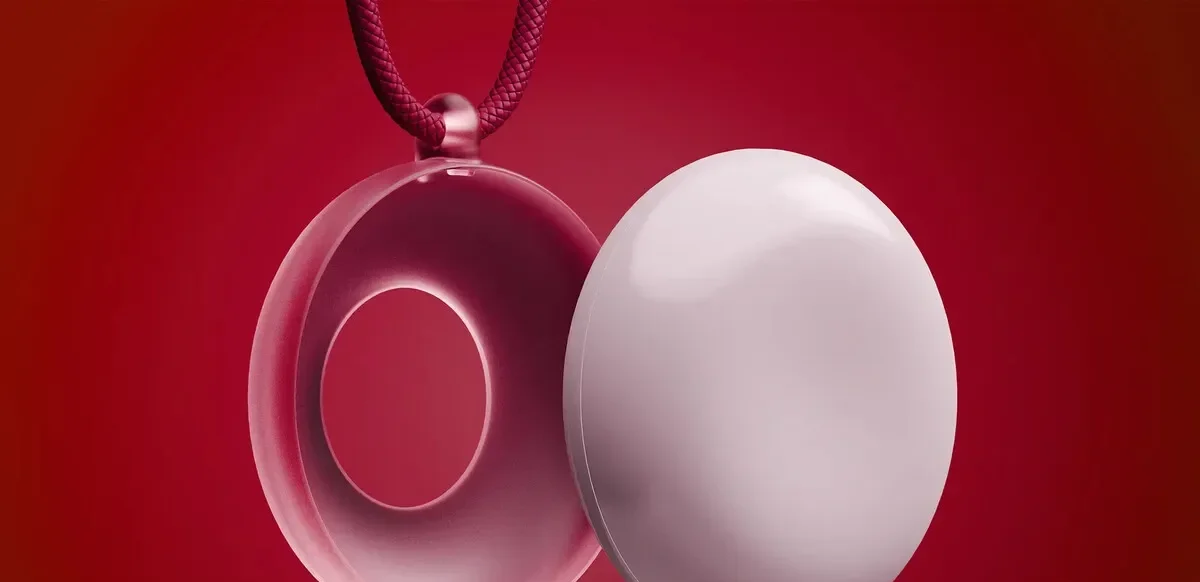 Un collar con IA que ofrece compañía digital constante.