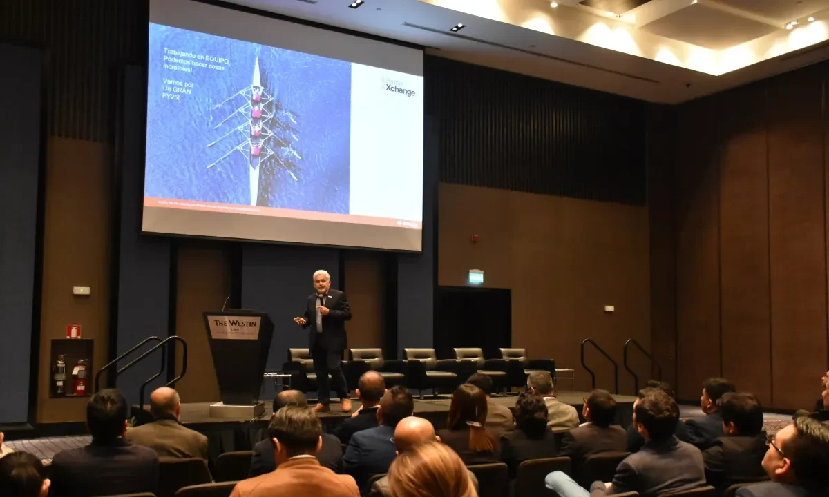 Norman Bennett: "La estrategia es siempre estar muy cerca de nuestros socios comerciales" Norman Bennett: "La estrategia es siempre estar muy cerca de nuestros socios comerciales"