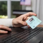 Los ataques de spoofing buscan engañar a los usuarios simulando ser entidades confiables, como bancos o empresas, para robar datos personales y financieros.