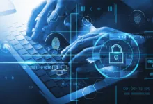 Representación de un flujo de datos comprometido por inyección de prompt indirecta a través de fuentes externas.