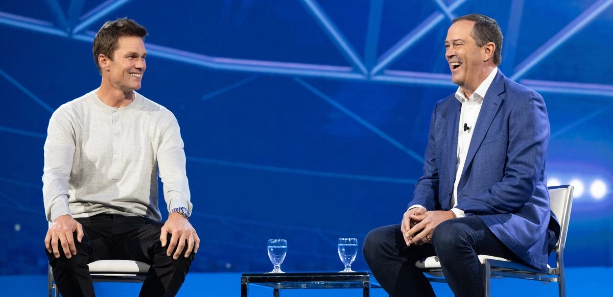 Chuck Robbins, CEO de Cisco con Tom Brady