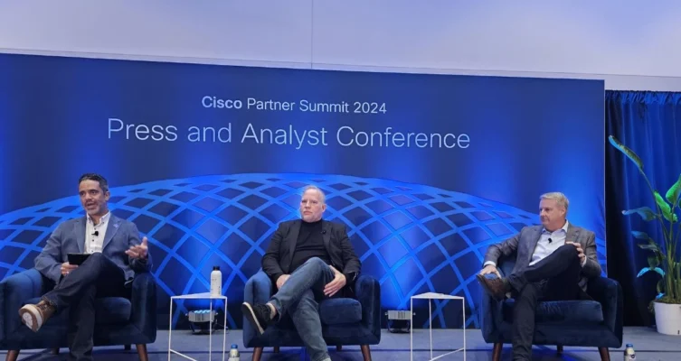 Alex Pujols, Mark Patterson y Neil Anderson en el Cisco Partner Summit que se lleva a cabo en Los Ángeles