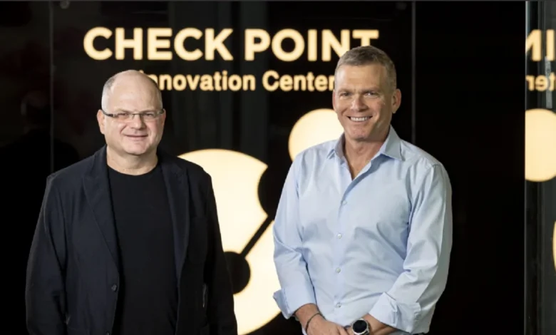 Nadav Zafrir se convierte en CEO de Check Point Software y Gil Shwed, nuevo presidente ejecutivo Nadav Zafrir se convierte en CEO de Check Point Software y Gil Shwed, nuevo presidente ejecutivo