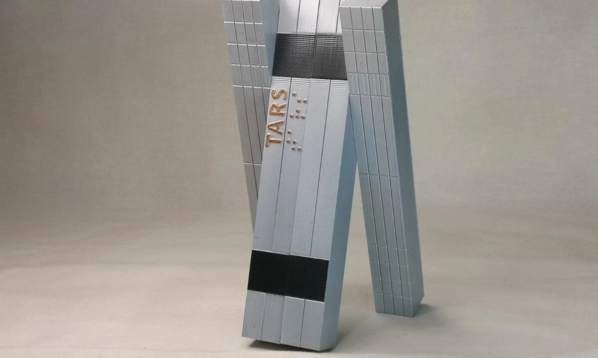 Interstellar cobra vida: un fanático recrea al icónico robot TARS Interstellar cobra vida: un fanático recrea al icónico robot TARS