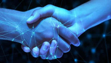 OpenAI apuesta fuerte al hardware con la incorporación de Jony Ive y su empresa io para crear dispositivos inteligentes.