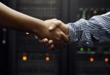 NaaS es esencialmente una red proporcionada por terceros en una caja. Es un modelo de servicio basado en la nube que las empresas utilizan, mediante contrato, para gestionar su propia infraestructura de red.