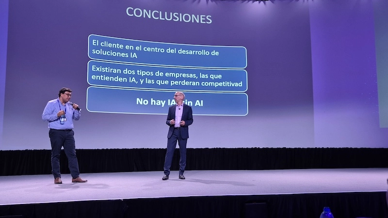 Cobertura Nexsys Connect 2025 Presentación de tendencias y soluciones tecnológicas en el escenario principal.