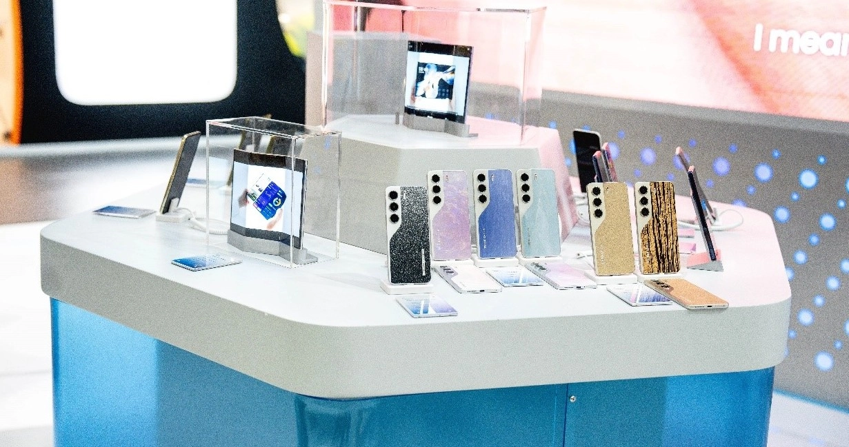 Por primera vez, TECNO presentó su ecosistema interconectado de IA, que integra smartphones, gafas inteligentes, tabletas, laptops, smartwatches y auriculares.