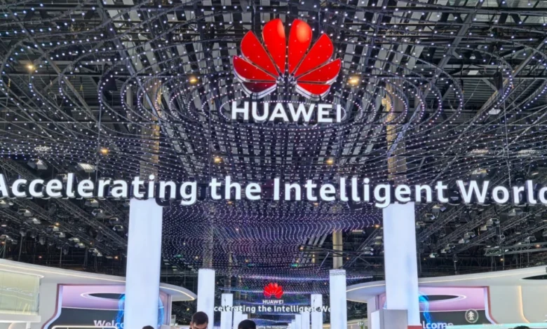 Huawei y DeepSeek: la alianza china que sacude el tablero global de la inteligencia artificial Huawei y DeepSeek apuestan por una IA más eficiente, abierta y sin depender de tecnologías extranjeras.