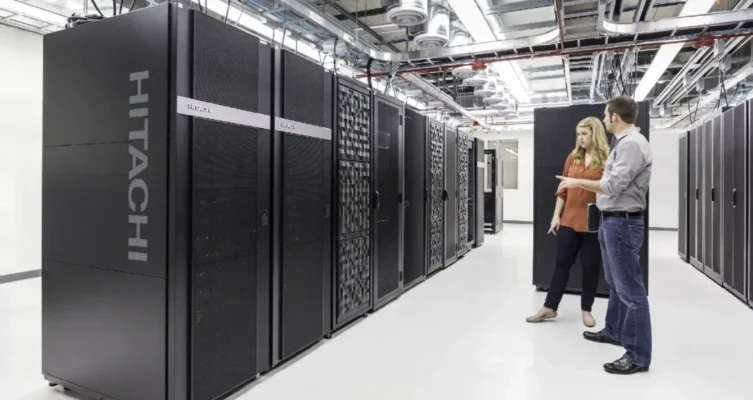 Hitachi Vantara y BMC se unen para potenciar la modernización del mainframe, combinando almacenamiento avanzado con software optimizado para mejorar la eficiencia, seguridad y reducción de costos en entornos de nube híbrida.