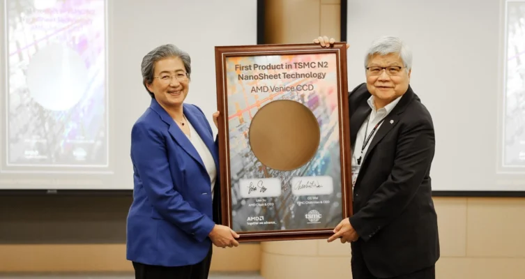 Lisa Su, presidenta y CEO de AMD, junto al Dr. C.C. Wei, presidente y CEO de TSMC.