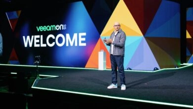 Anand Eswaran, CEO de Veeam, durante la apertura de VeeamON 2025 en San Diego, donde presentó el informe global sobre tendencias de ransomware.
