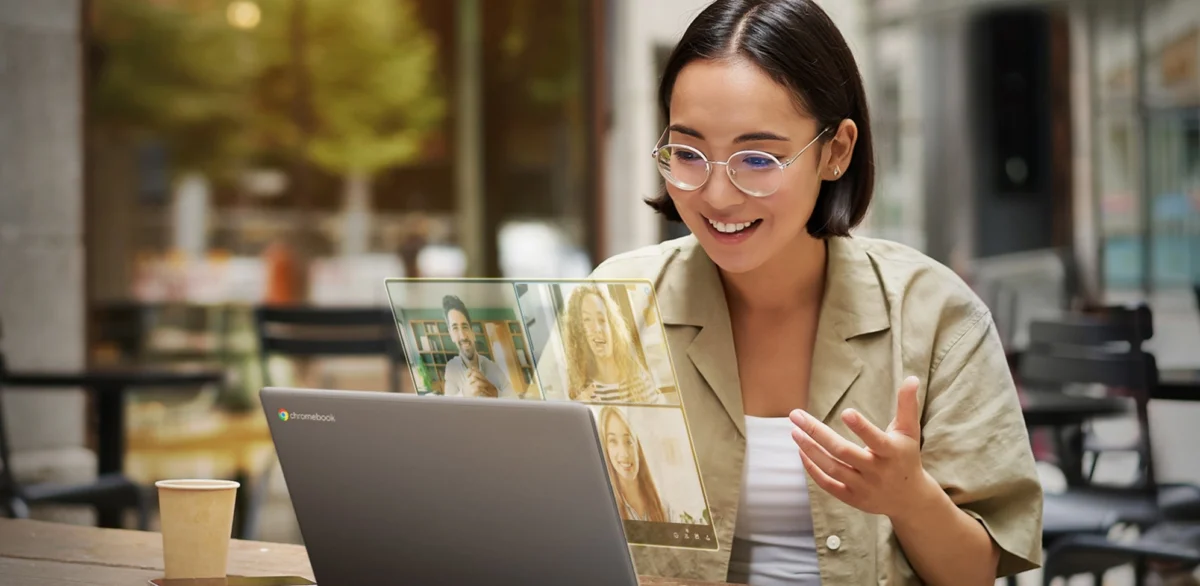 ChromeOS está diseñado alrededor del navegador Chrome y del ecosistema de servicios de Google, con una experiencia centrada en la web y la nube.