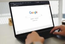 Google retiene talento en IA con sueldos sin trabajo.