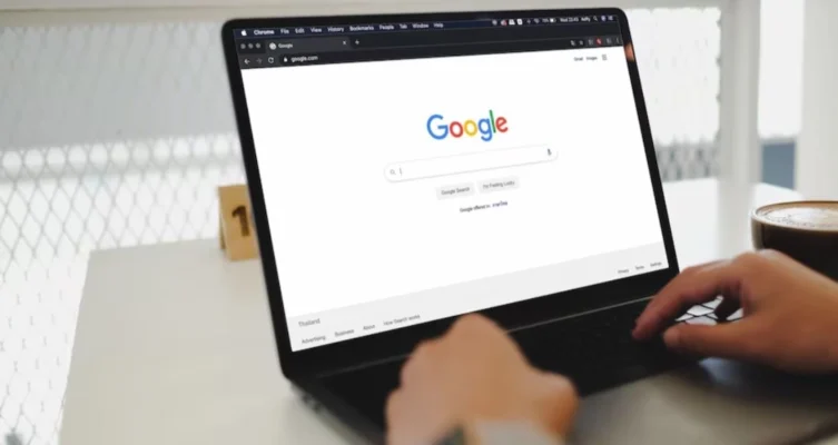 Las nuevas funciones de Google Fotos impulsadas por inteligencia artificial permiten transformar recuerdos en piezas artísticas y dinámicas con solo unos toques.