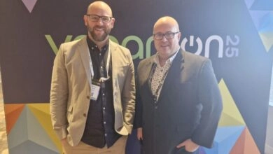 Michael Cade, Global Field CTO de Veeam, y Rick Vanover, VP de estrategia de producto.