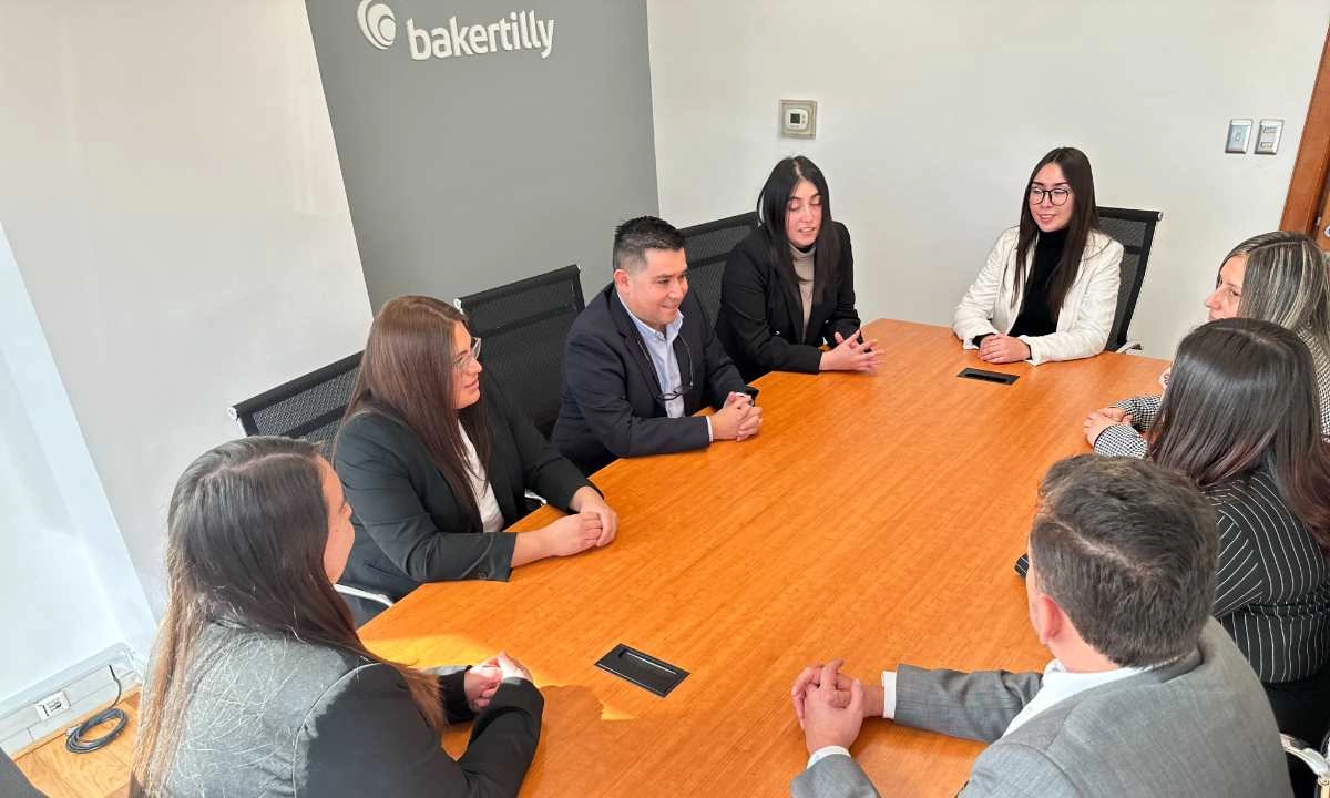 Baker Tilly Chile impulsa su productividad y colaboración con la implementación de Microsoft 365 Microsoft 365 permitió a Baker Tilly acceder a datos y aplicaciones desde cualquier lugar, facilitando la colaboración entre sucursales distribuidas geográficamente.