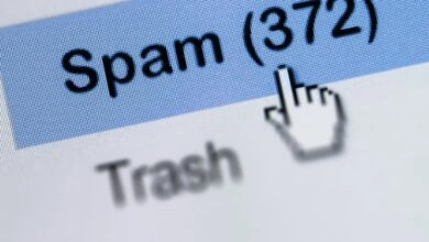 Con los años, el término spam —inspirado en un famoso sketch del grupo Monty Python donde la palabra se repetía hasta el hartazgo— se popularizó para describir los mensajes no solicitados.