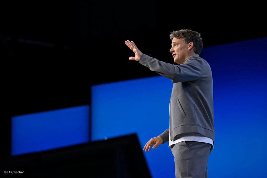 SAP anunció innovaciones y sociedades que ponen el poder de la IA empresarial en manos de todos los usuarios CEO de SAP, Christian Klein.