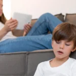Los menores interactúan cada vez más con agentes de IA, muchas veces sin que sus familias conozcan el alcance de la información que comparten.