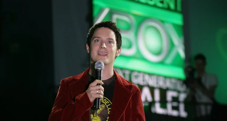 El actor Elijah Wood fue el encargado de presentar la consola de Microsoft en MTV.
