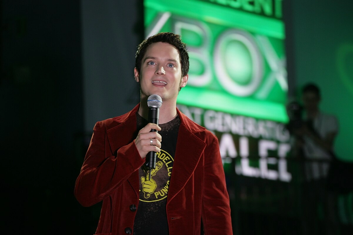 El actor Elijah Wood fue el encargado de presentar la consola de Microsoft en MTV.