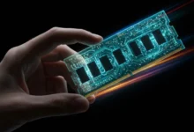 Investigadores de la Universidad de Fudan han desarrollado PoX, una memoria RAM revolucionaria basada en grafeno que realiza 25.000 millones de operaciones por segundo, superando en velocidad y eficiencia a las memorias tradicionales y abriendo nuevas posibilidades para la computación y la inteligencia artificial.