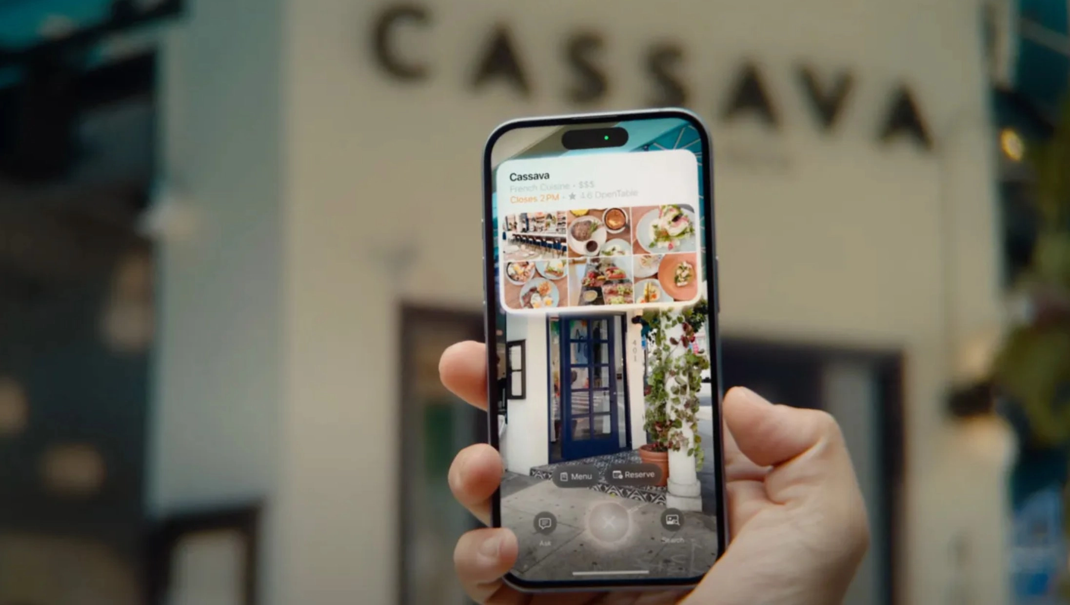 Apple Intelligence es un sistema de inteligencia artificial diseñado por Apple para funcionar directamente en sus dispositivos.