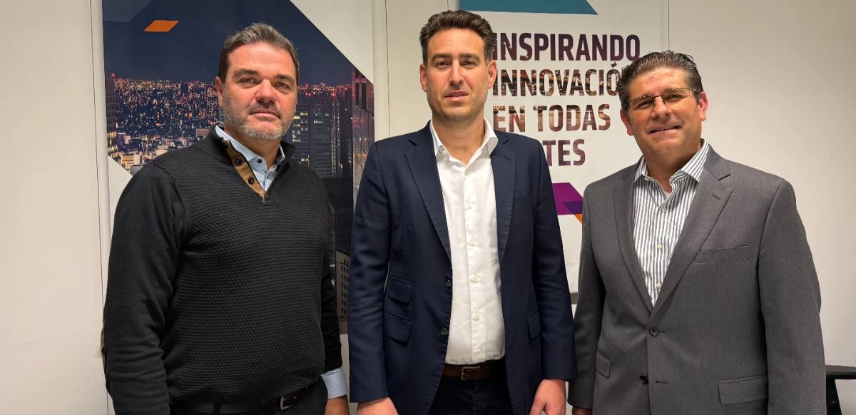 Carlos Santabaya, Gerente Senior de AMD para Componentes en América del Sur, Omar Fakhri, Vicepresidente Corporativo y responsable global del negocio de Componentes en AMD y José Morales, Director de Canal de Componentes en América Latina.
