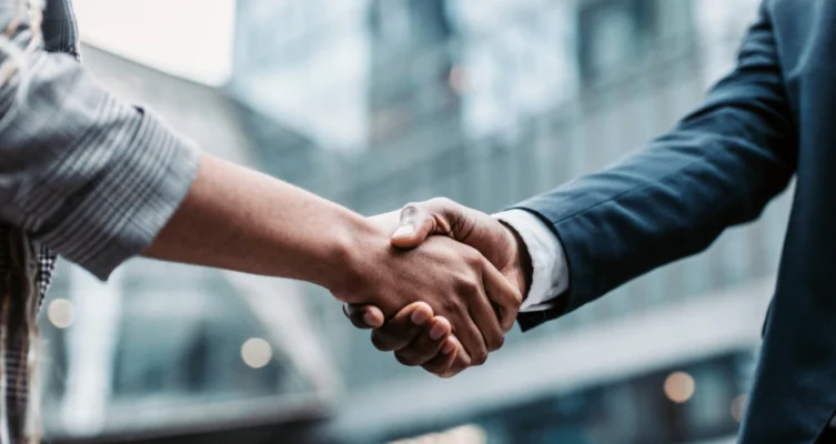 La integración busca acelerar la transformación digital en sectores clave como finanzas, transporte, salud y gobierno, combinando el alcance regional de TIVIT con la escala global de Almaviva.