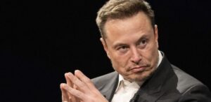 Elon Musk durante el anuncio de Grokipedia, su nueva enciclopedia en línea diseñada para competir con Wikipedia sin sesgos ideológicos.