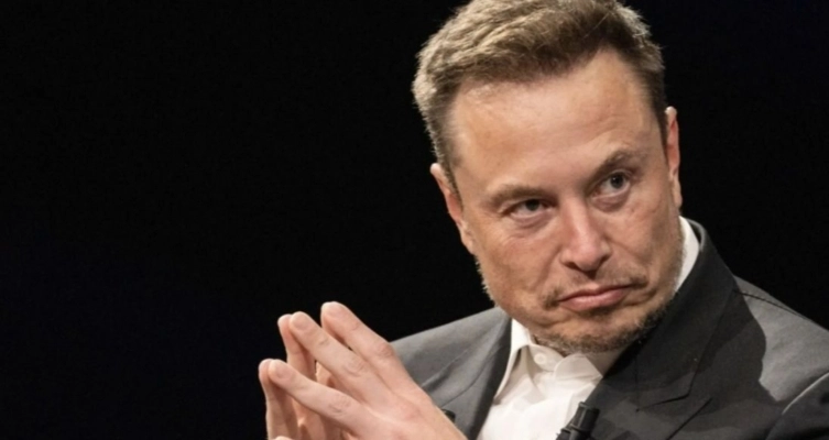 Elon Musk durante el anuncio de Grokipedia, su nueva enciclopedia en línea diseñada para competir con Wikipedia sin sesgos ideológicos.