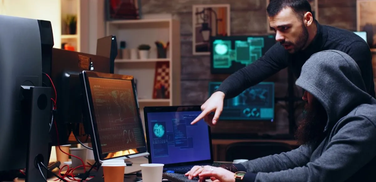 América Latina enfrenta un déficit de 329.000 profesionales de ciberseguridad Aunque el 83% de las juntas directivas en la región priorizan la ciberseguridad, menos de la mitad comprenden plenamente los riesgos asociados al uso de la inteligencia artificial.