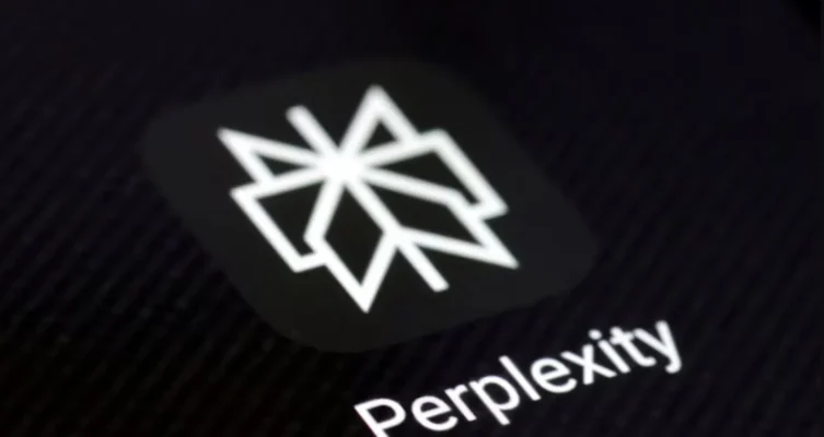 La compañía mantiene conversaciones con fabricantes de dispositivos móviles con el objetivo de que su navegador Comet venga preinstalado en los futuros modelos de celulares.