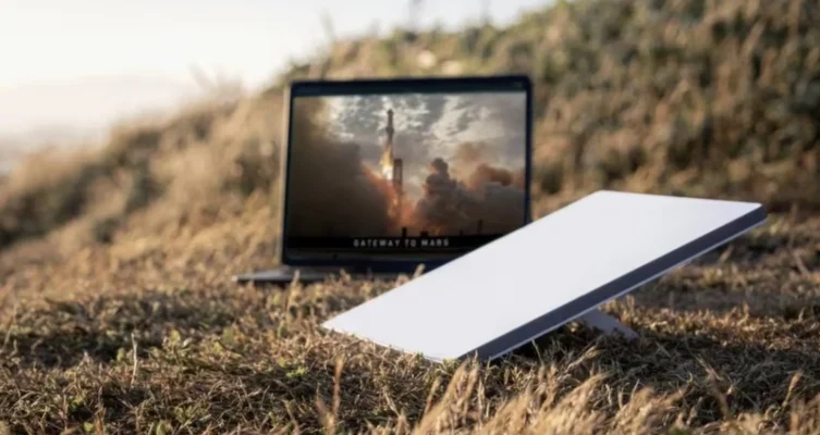 El dispositivo es fácil de configurar y utilizar. Solo requiere conectarse a una fuente de energía, colocarse en un lugar abierto, apuntarse hacia el cielo y esperar unos minutos a que la antena se calibre automáticamente.