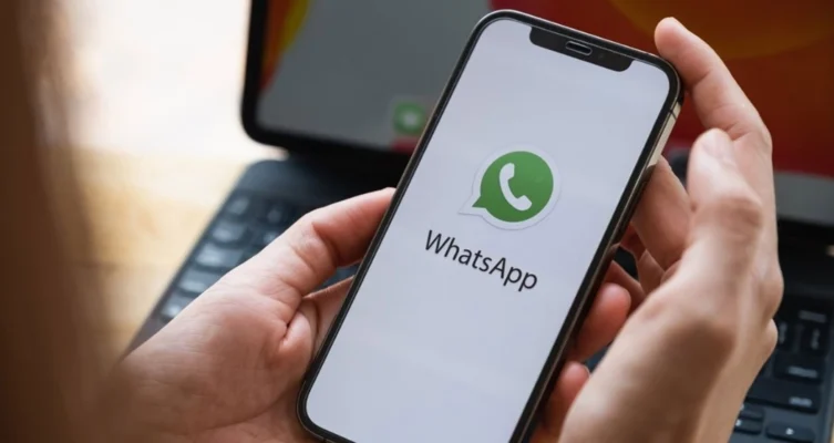 Los chats restringidos desaparecen de la bandeja principal y solo pueden abrirse con un código que define el usuario.