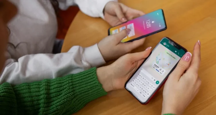 La nueva actualización de Apple mejora la privacidad en los chats entre plataformas sin modificar la experiencia visual del usuario.