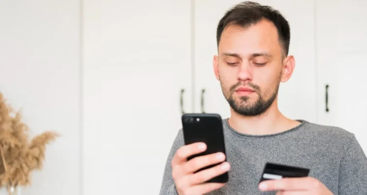 Campaña de phishing suplanta tiendas en línea para robar datos personales.