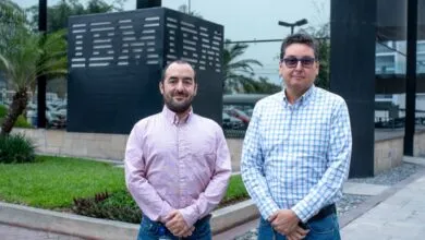Christopher Guilding, especialista de canales para IBM Power Systems en Perú, Ecuador y Bolivia, y Gino Drago, gerente de producto de servidores Power para Latinoamérica.