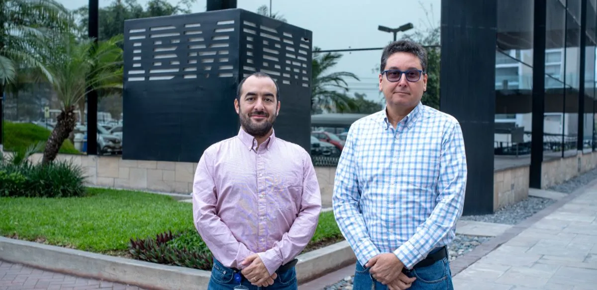 Christopher Guilding, especialista de canales para IBM Power Systems en Perú, Ecuador y Bolivia, y Gino Drago, gerente de producto de servidores Power para Latinoamérica.