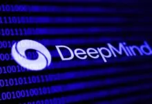 A diferencia de los Transformers, que procesan todos los tokens con la misma carga computacional, MoR utiliza un sistema de enrutamiento dinámico que evalúa cada token individualmente.