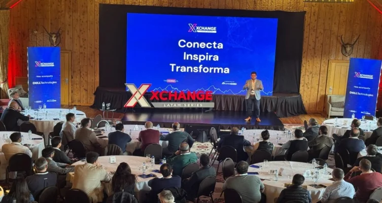 Las sesiones de boardrooms, guiadas por Advisory Board Members, permiten el intercambio estratégico entre pares del ecosistema IT.