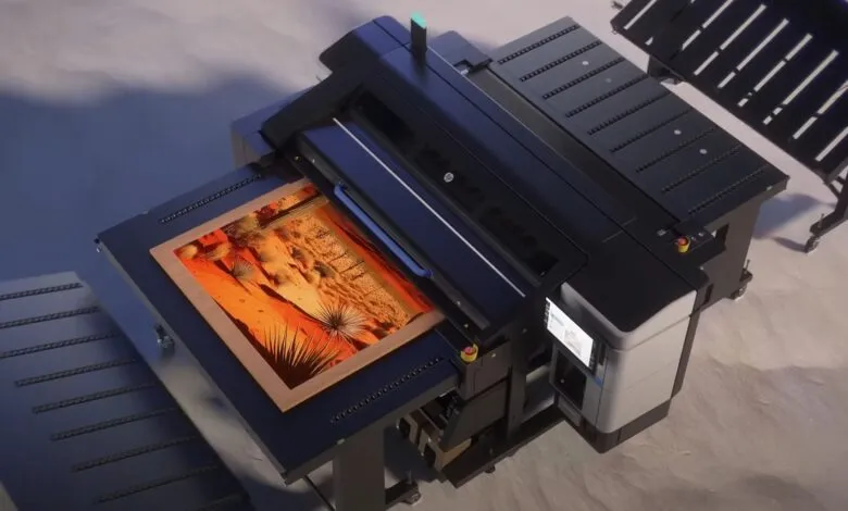 HP celebra hitos clave en impresión de gran formato: instalación 100 de la Latex R530 y 1000 pedidos en PrintOS HP Latex R530, un equipo compacto y todo-en-uno que permite imprimir sobre soportes rígidos y flexibles con calidad superior